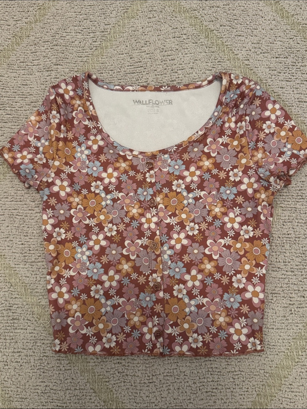 Wallflower Mauve Floral Button-Front Crop Top with Multicolor Daisies